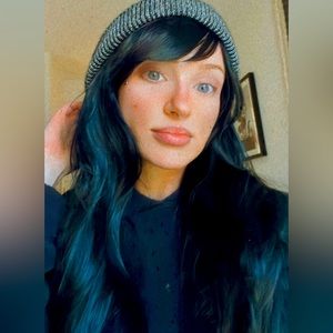 Black wig with bangs